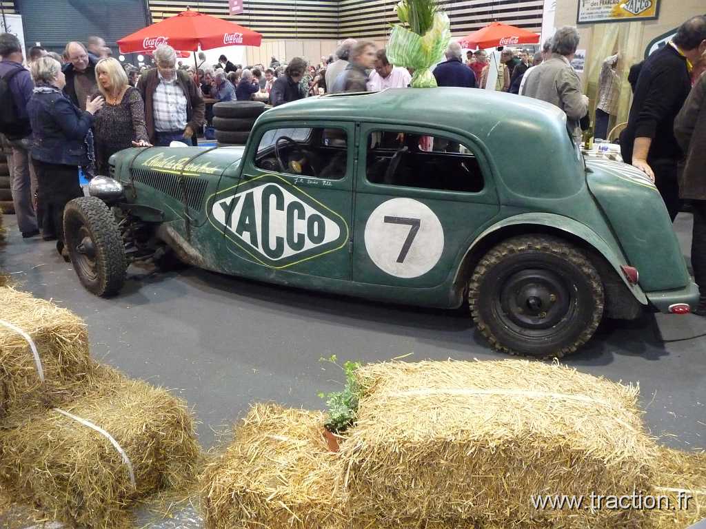 2011_epoquauto (177).jpg - 05/11/2011 - 69000 LYON - EPOQU'AUTO - 33ème Salon International Autos & Motos Anciennes - Stand de la Traction Universelle - CITROEN traction avant - Yacco l'huile des records du monde...